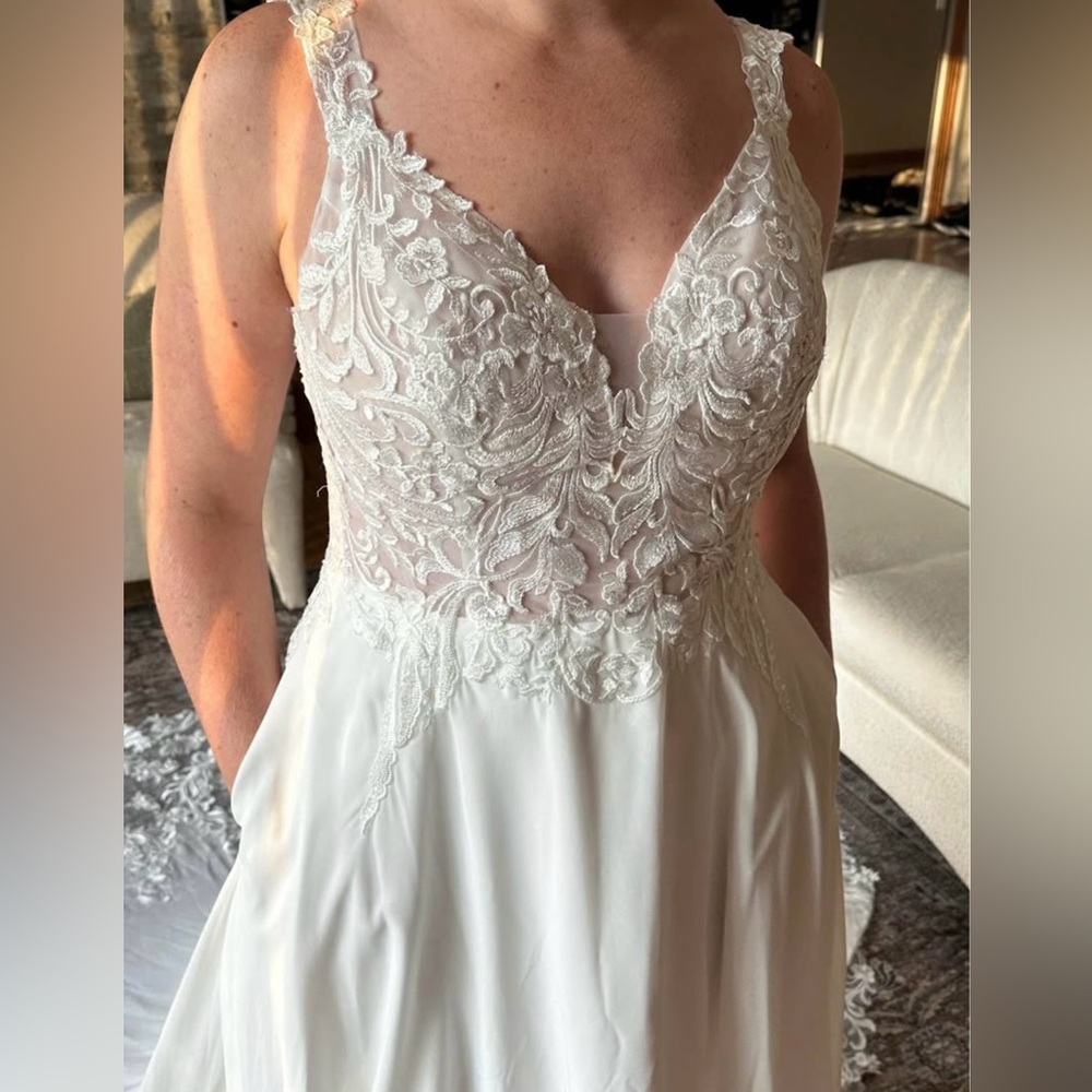 Elegant White Lace Women's Dress - image 5